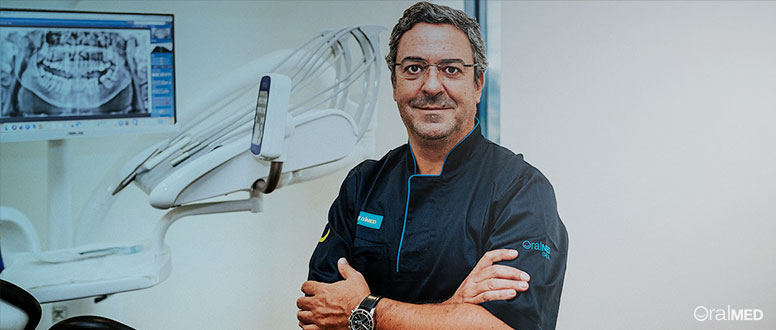 O Dr. Nuno Cintra, especialista em Cirurgia Oral, foi o responsável por este procedimento.